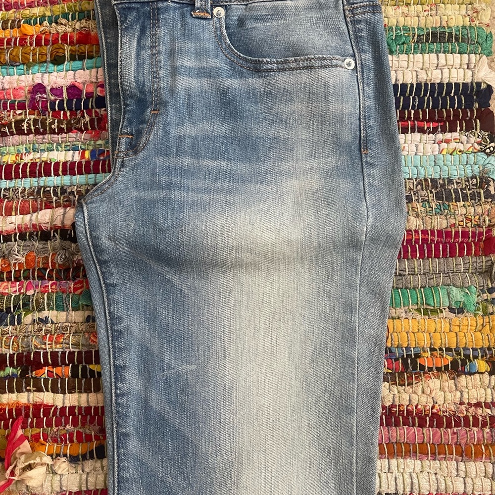 AMERICAN EAGLE JEANS!